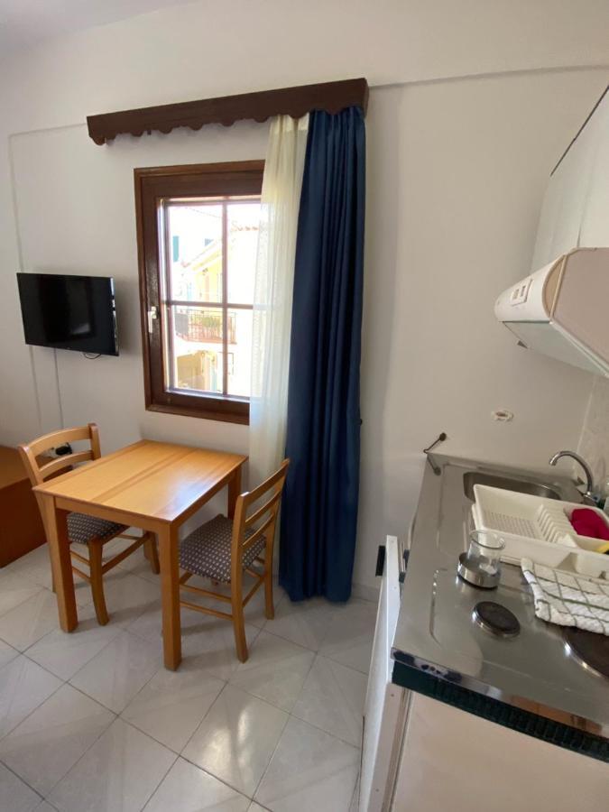 Victoria Studios Spetses Town ภายนอก รูปภาพ